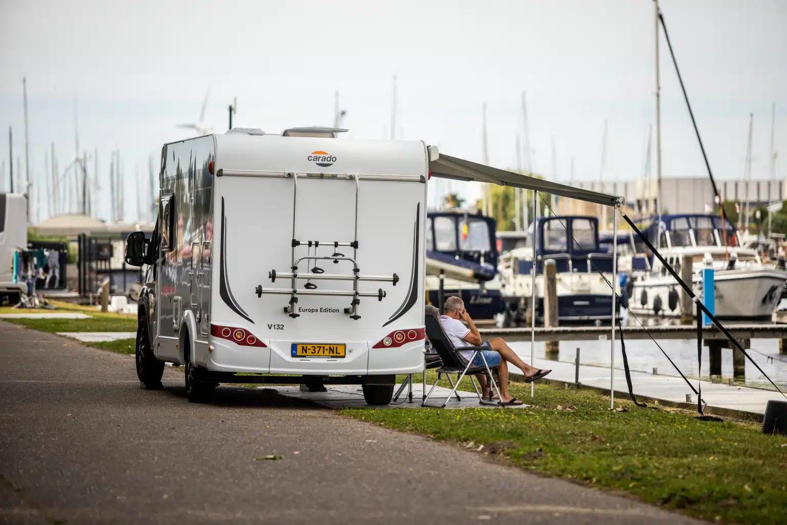 Camperplaats aan het water