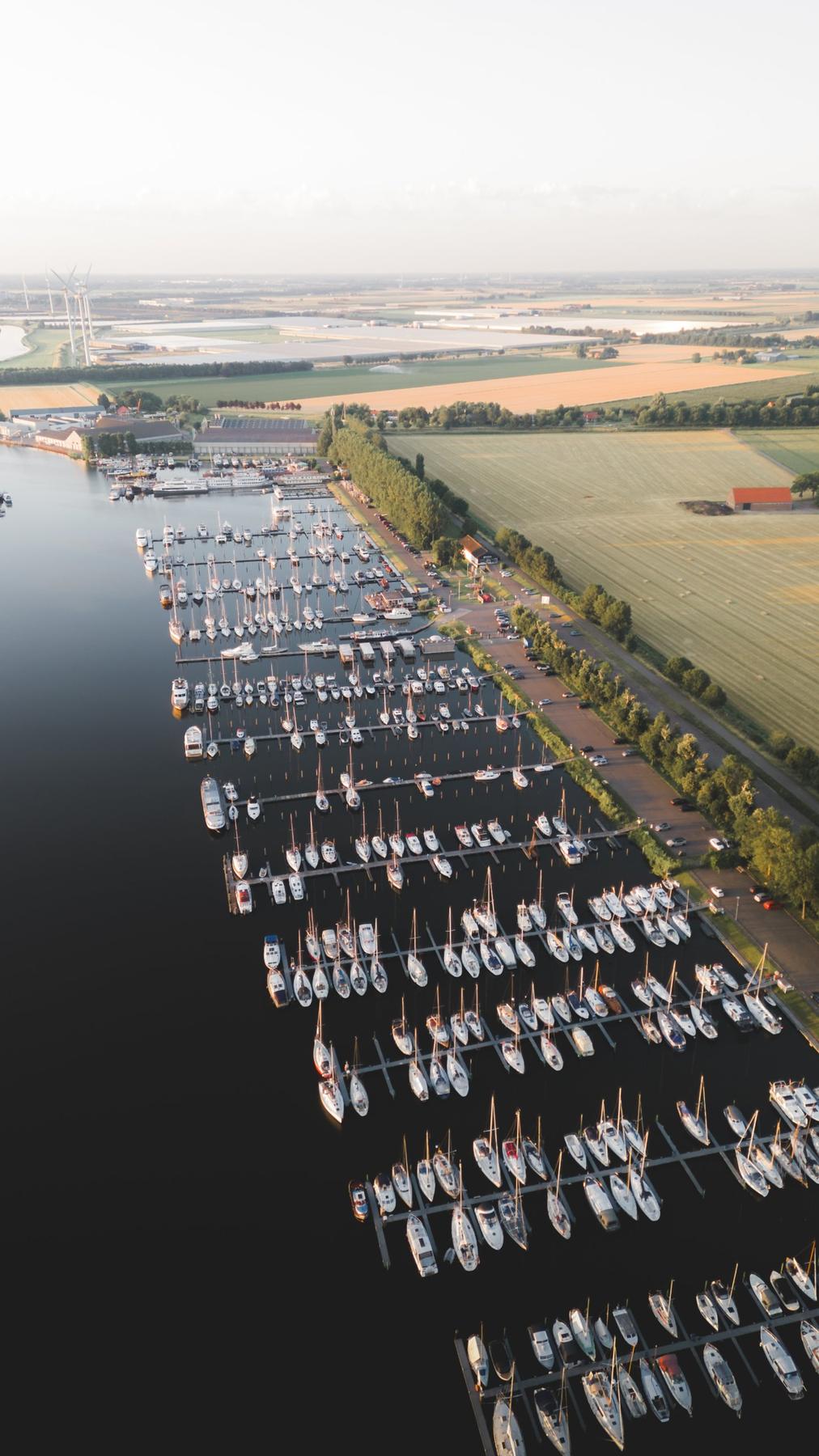Ligplaatsen langs de polder