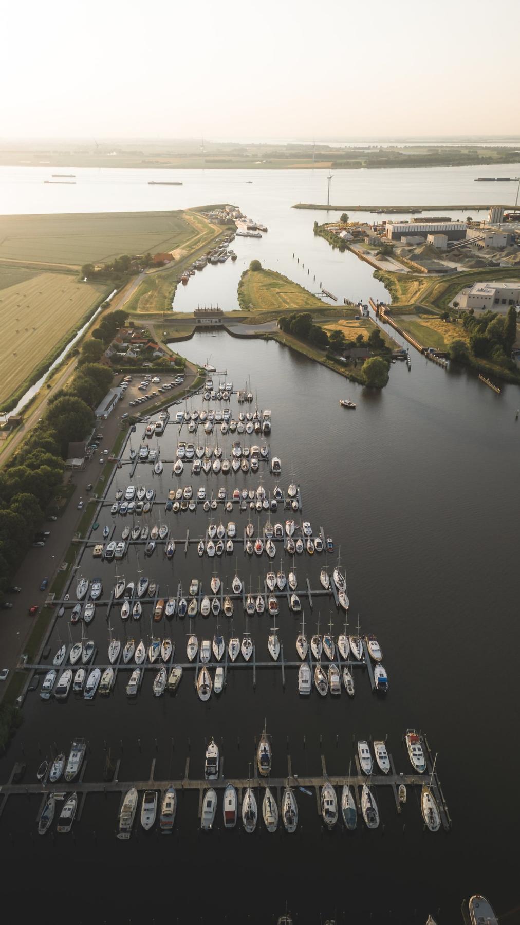Die Mandersluis-Schleuse zum Volkerak